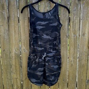 Athleta Girl Girl on the Go Romper Black Camo Sz L 12